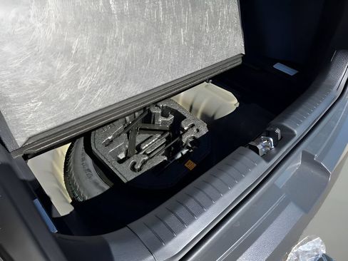 New 2025 Hyundai Venue SEL FWD image 30
