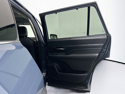 Used 2025 Toyota Grand Highlander AWD image 31