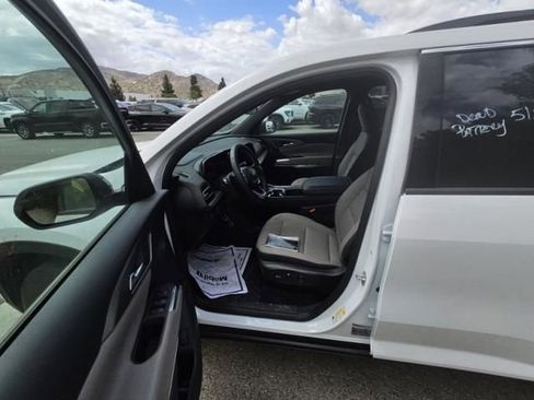 Used 2025 Chevrolet Traverse LT w/ LPO, Floor Liner Package FWD image 8