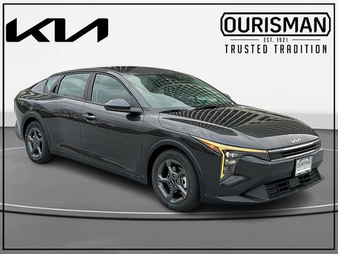 New 2025 Kia K4 LXS image 1