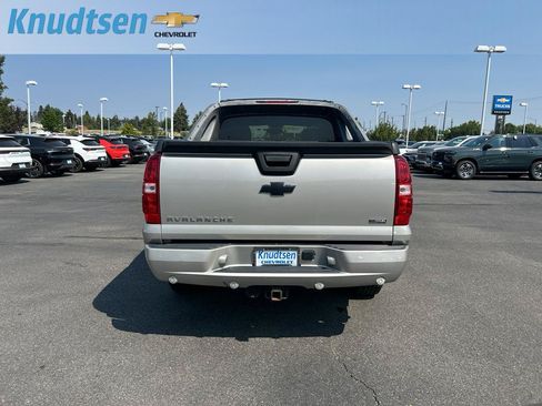 Used 2009 Chevrolet Avalanche LT w/ Luxury Package AWD/4WD image 4
