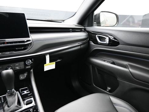 New 2026 Jeep Compass Latitude image 14