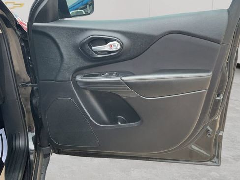 Used 2016 Jeep Cherokee Sport FWD image 54