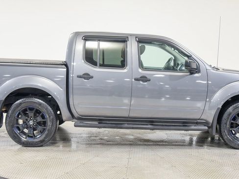 Used 2021 Nissan Frontier SV w/ Midnight Edition Floor Mats image 9