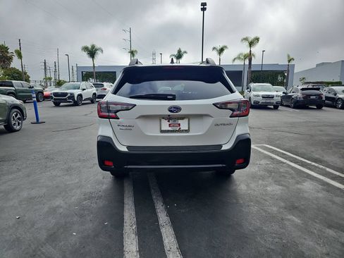 Used 2023 Subaru Outback Premium AWD/4WD image 6