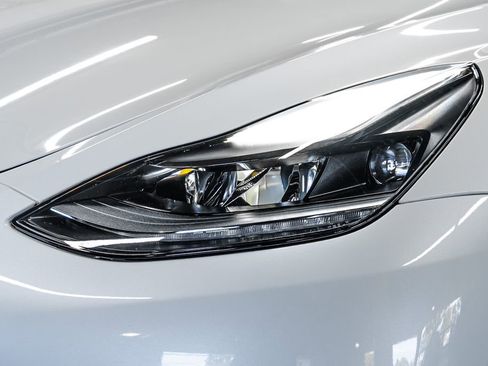 Used 2023 Tesla Model Y Performance AWD/4WD image 9