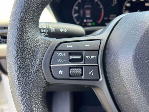 Used 2023 Honda HR-V LX image 17