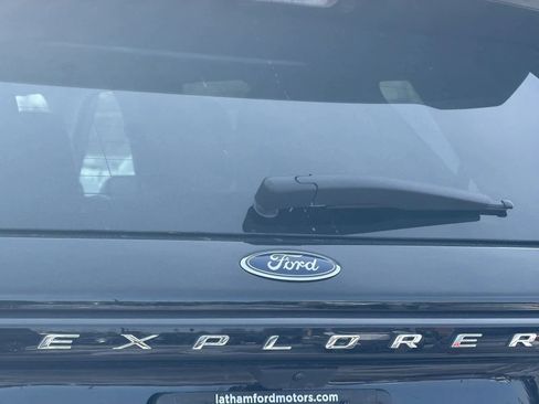 Certified 2025 Ford Explorer Active w/ Active Comfort Package image 12