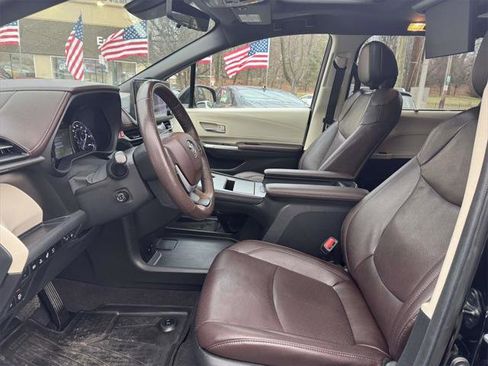 Used 2023 Toyota Sienna Platinum image 14