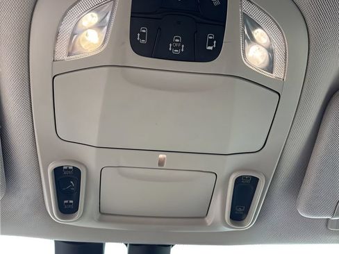 Used 2022 Chrysler Pacifica Limited FWD image 19