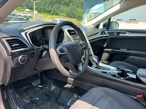 Used 2016 Ford Fusion SE FWD image 11