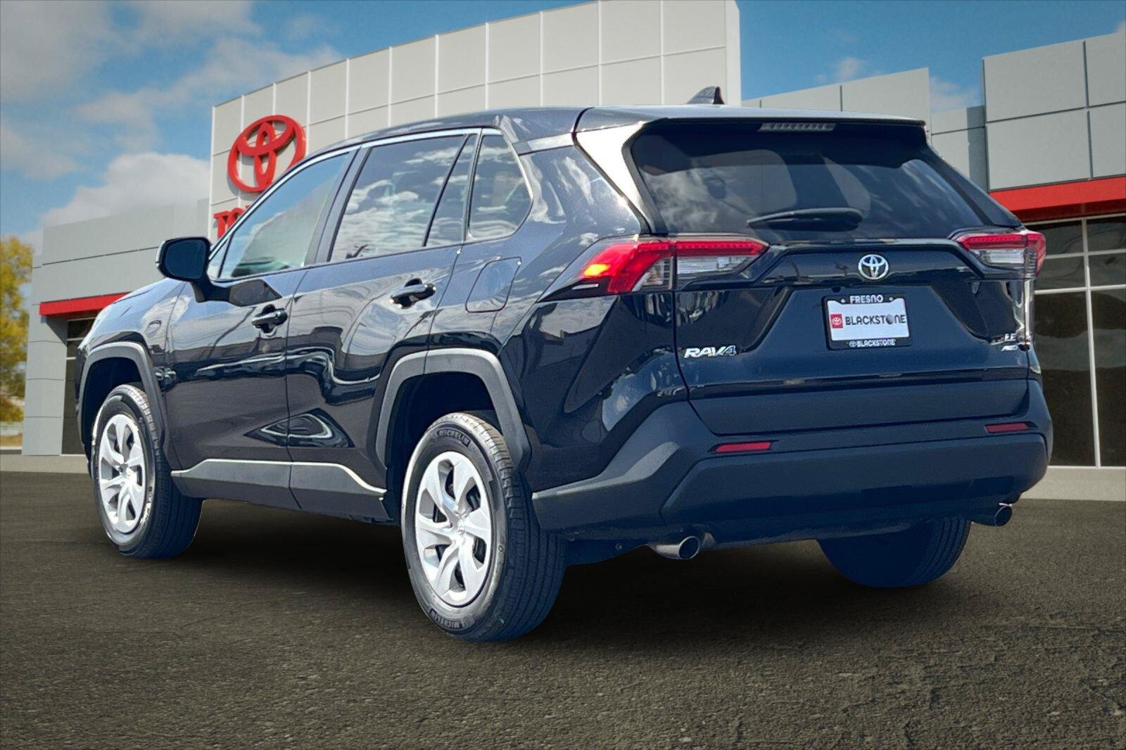 Certified 2025 Toyota RAV4 LE AWD/4WD image 5