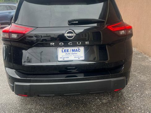 Used 2024 Nissan Rogue S FWD image 6