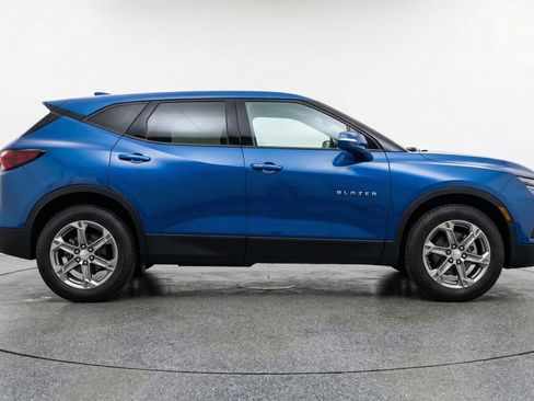 Used 2025 Chevrolet Blazer LT FWD image 8