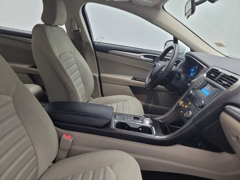 Used 2018 Ford Fusion SE FWD image 21