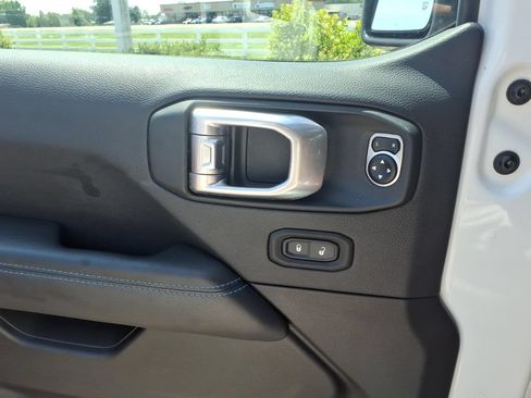 Used 2023 Jeep Wrangler Unlimited Rubicon 4xe w/ Cold Weather Group AWD/4WD image 12