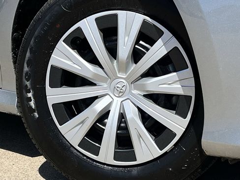Used 2023 Toyota Camry LE image 28