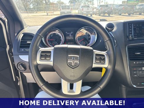 Used 2013 Dodge Grand Caravan R/T image 21