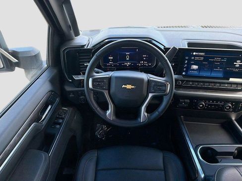 Used 2025 Chevrolet Silverado 2500 LTZ w/ LTZ Convenience Package AWD/4WD image 18