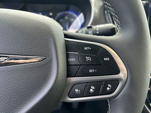 Used 2025 Chrysler Pacifica Select FWD image 27