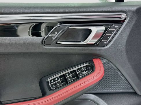 Certified 2026 Porsche Macan AWD/4WD image 20