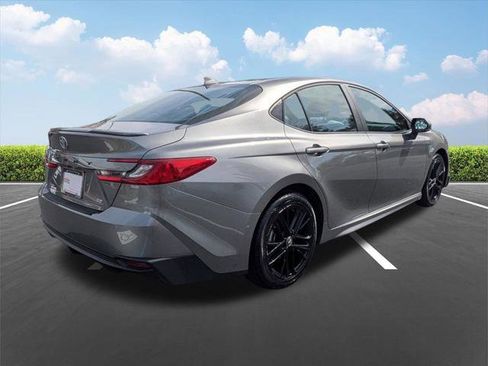 Certified 2025 Toyota Camry SE FWD image 5