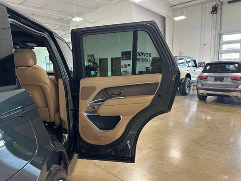 Used 2025 Land Rover Range Rover SE AWD/4WD image 42