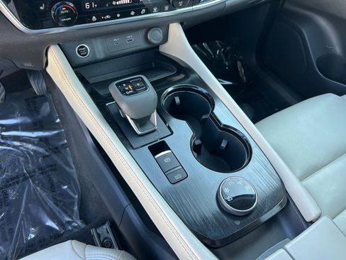 Used 2023 Nissan Rogue SL image 21