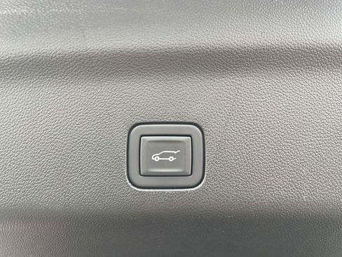 Certified 2023 Cadillac Escalade Premium Luxury image 8