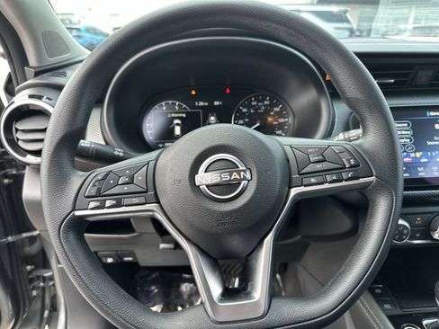 Used 2023 Nissan Kicks SV FWD image 13