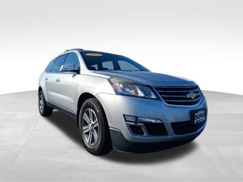 Used 2017 Chevrolet Traverse LT image 4