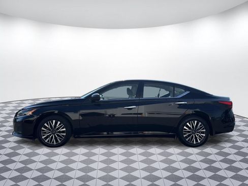 Used 2024 Nissan Altima 2.5 SV w/ SV Premium Package FWD image 4
