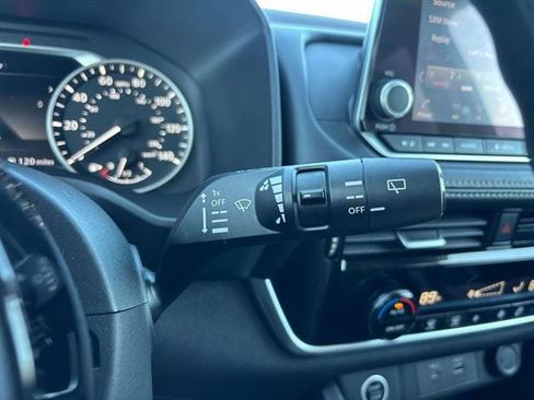 Used 2022 Nissan Rogue SV image 20