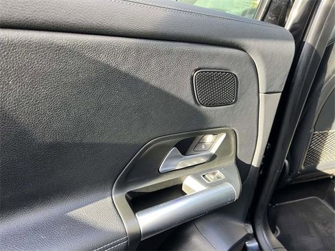 Used 2025 Mercedes-Benz GLA 250 4MATIC image 10