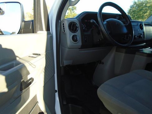 Used 2013 Ford E-350 and Econoline 350 XL w/ PWR Windows & Locks Group image 9