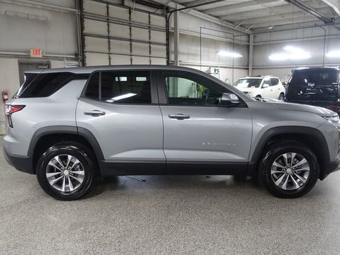 Used 2025 Chevrolet Equinox LT FWD image 8