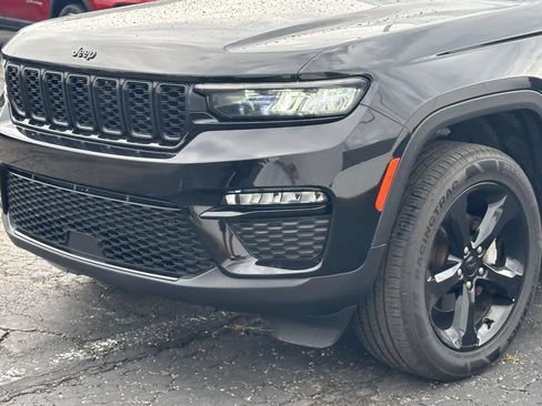 Used 2023 Jeep Grand Cherokee Limited w/ Black Appearance Package AWD/4WD image 8