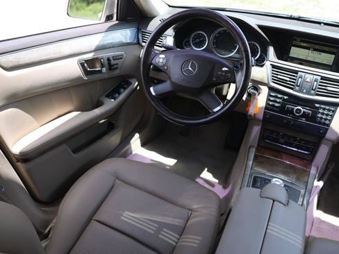 Used 2010 Mercedes-Benz E 350 4MATIC Sedan image 20