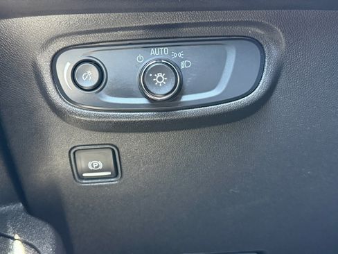 Used 2024 GMC Terrain SLE FWD image 28