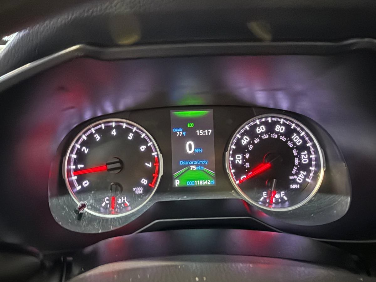 Used 2022 Toyota RAV4 LE FWD image 12