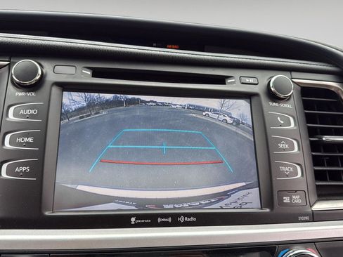 Used 2019 Toyota Highlander XLE image 35