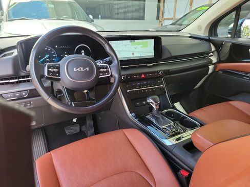 Certified 2023 Kia Carnival SX FWD image 12