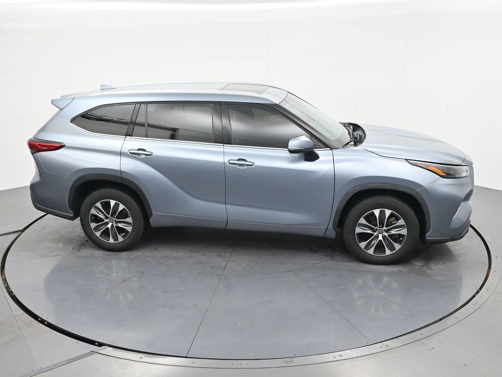 Used 2022 Toyota Highlander XLE FWD image 20