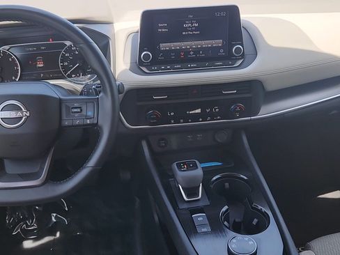 Used 2025 Nissan Rogue SV AWD/4WD image 10