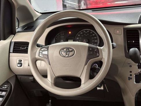Used 2013 Toyota Sienna LE FWD image 17