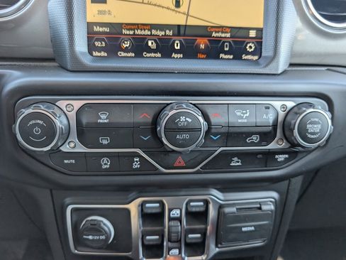 Used 2023 Jeep Wrangler Sahara image 29