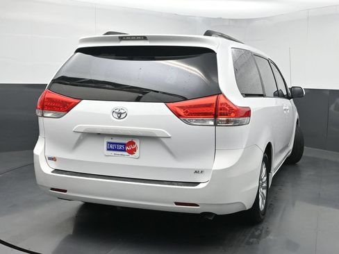 Used 2013 Toyota Sienna XLE FWD image 37