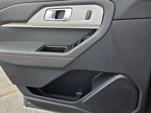 New 2026 Ford Explorer Active w/ Active Comfort Package RWD image 27