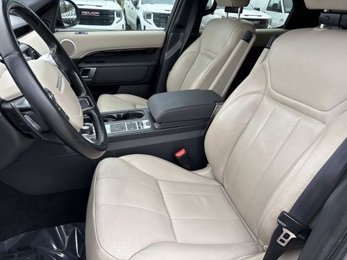 Used 2018 Land Rover Discovery SE image 14