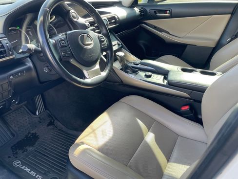 Used 2018 Lexus IS 300 AWD w/ Comfort Package image 10